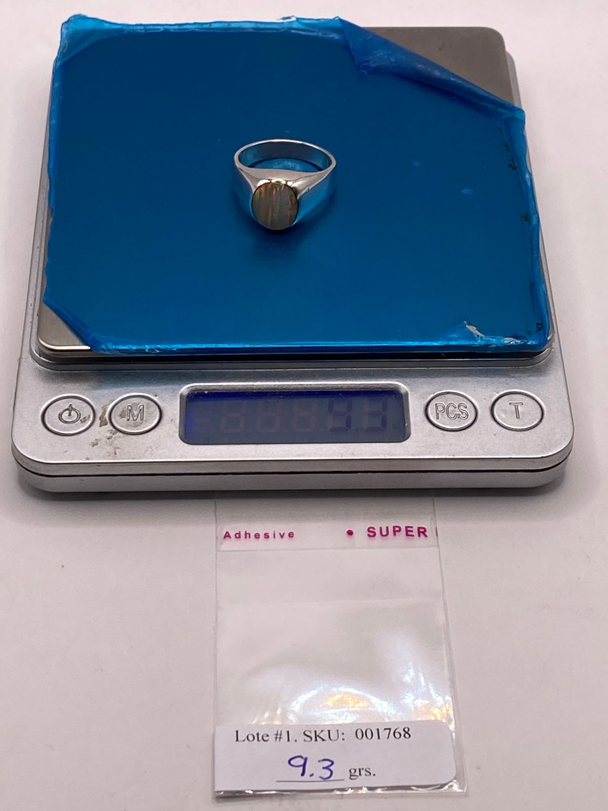 Anillo de Ópalo de Fuego Iridiscente en Plata Ley .925, peso en gramos (báscula)