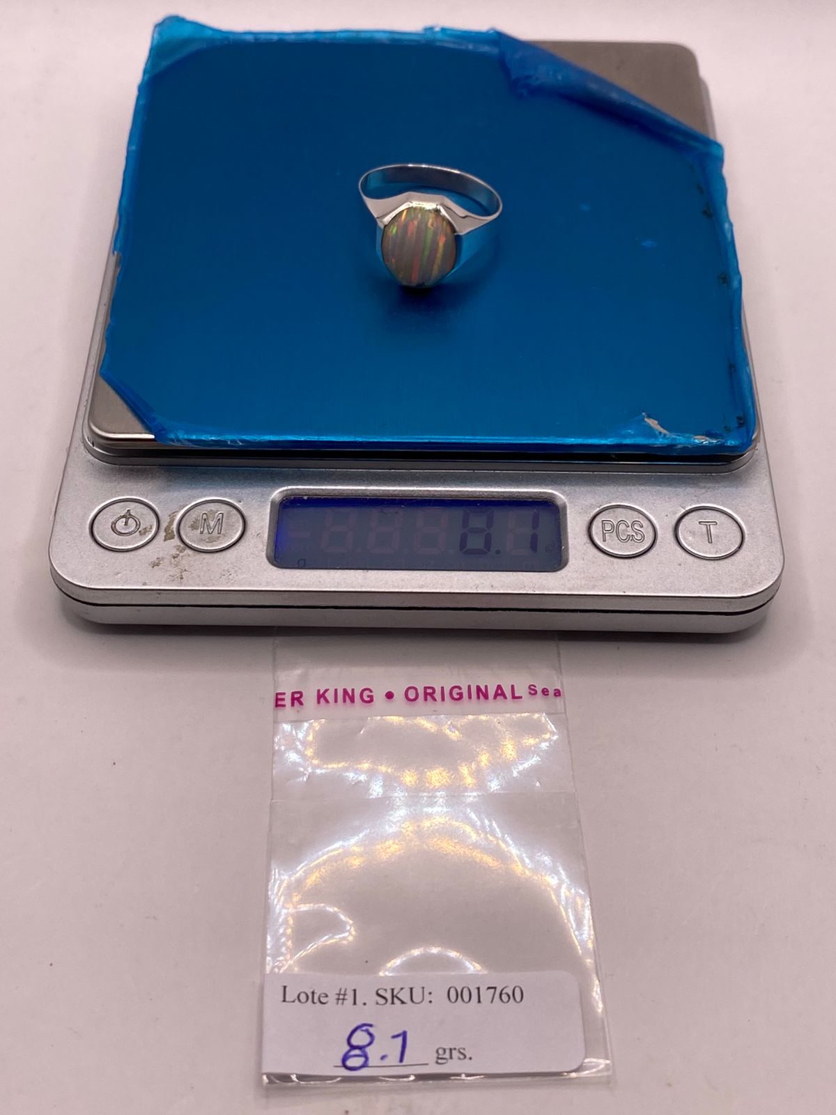 Anillo de Ópalo de Fuego Iridiscente en Plata Ley .950, peso en gramos (báscula)