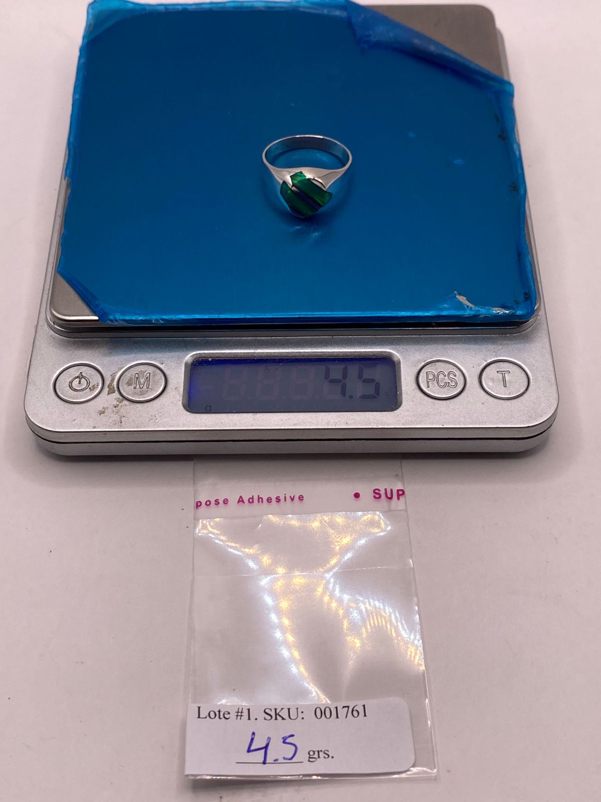 Anillo de Ópalo de Fuego Verde Iridiscente en Plata Ley .950, peso en gramos (báscula)