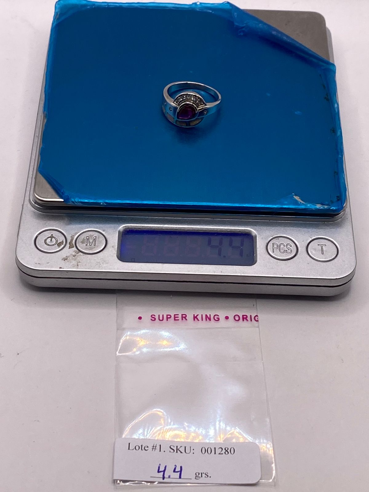 Anillo de Plata Ley 925 con Ópalo de Fuego, Zirconia Fucsia y Detalles de Zirconia, peso en gramos (báscula)