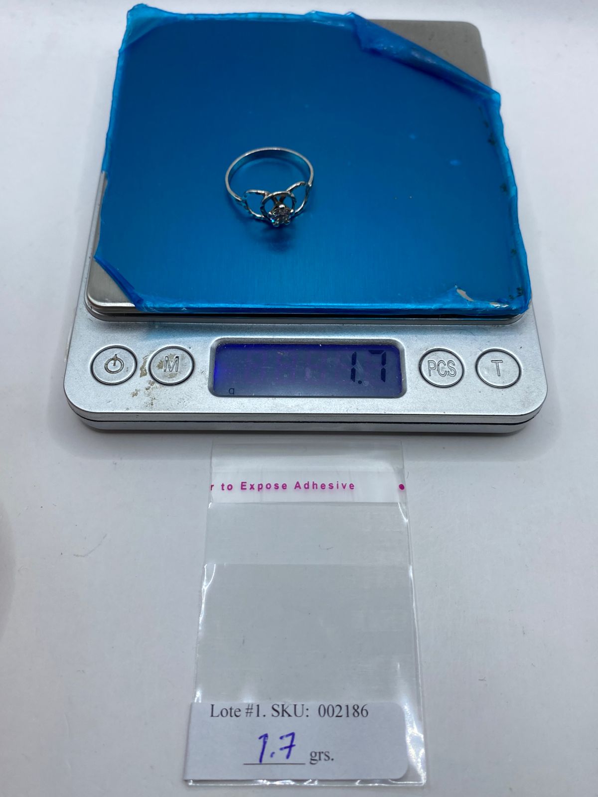 Anillo de Plata Ley 925 con Zirconia Central y Diseño de Círculos Entrelazados, peso en gramos (báscula)