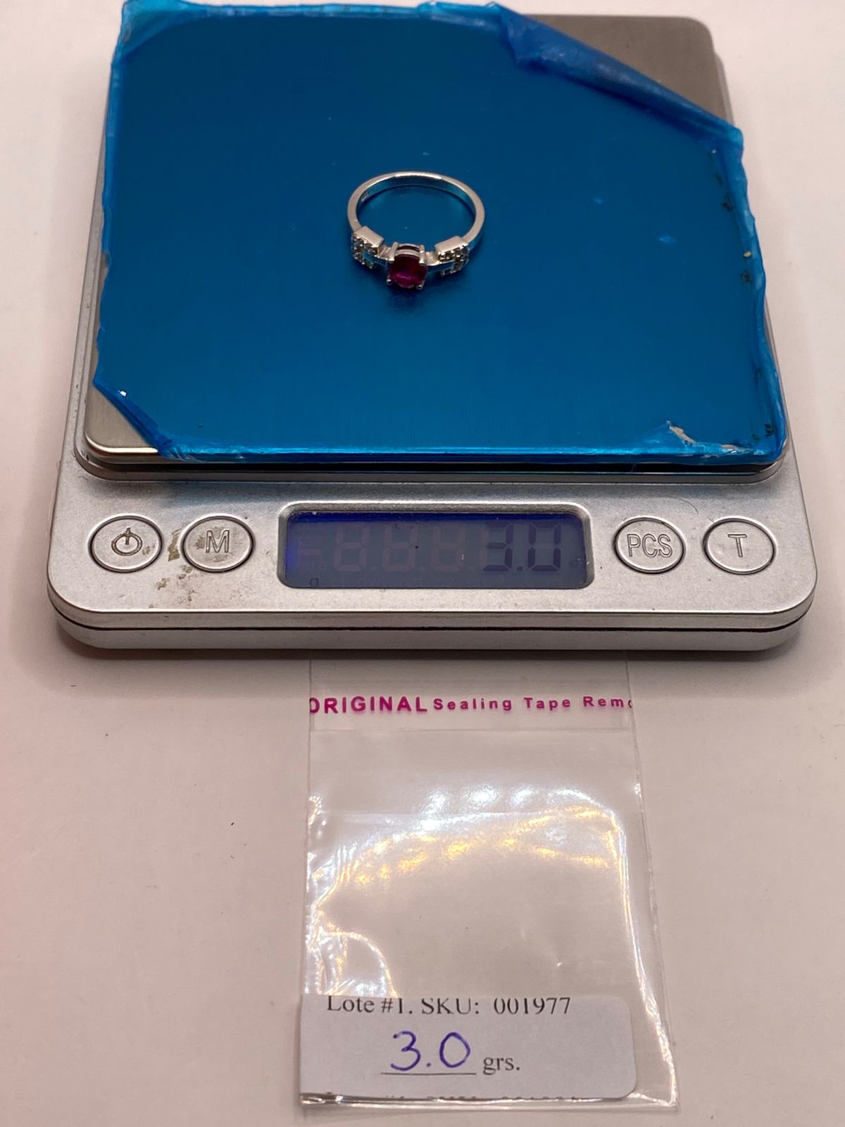 Anillo de Plata Ley 925 con Zirconia Rosa Diseño Elegante, peso en gramos (báscula)