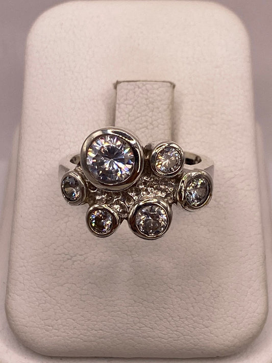 Anillo de Plata Ley 925 con Zirconias Blancas, vista frontal