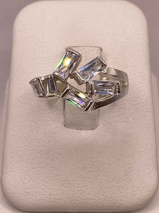 Anillo de Plata Ley 925 con Zirconias Blancas Rectangulares, vista frontal