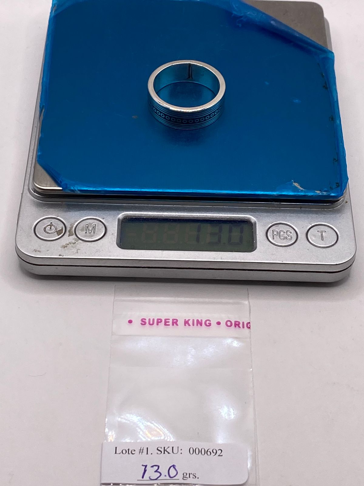 Anillo Plata .925 con Incrustación Verde y Detalles Geométricos, peso en gramos (báscula)