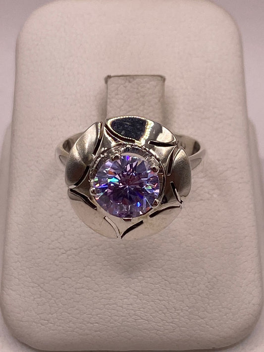 Anillo de Plata 925 con Zirconia Lila Facetada, Diseño Floral Moderno, vista frontal
