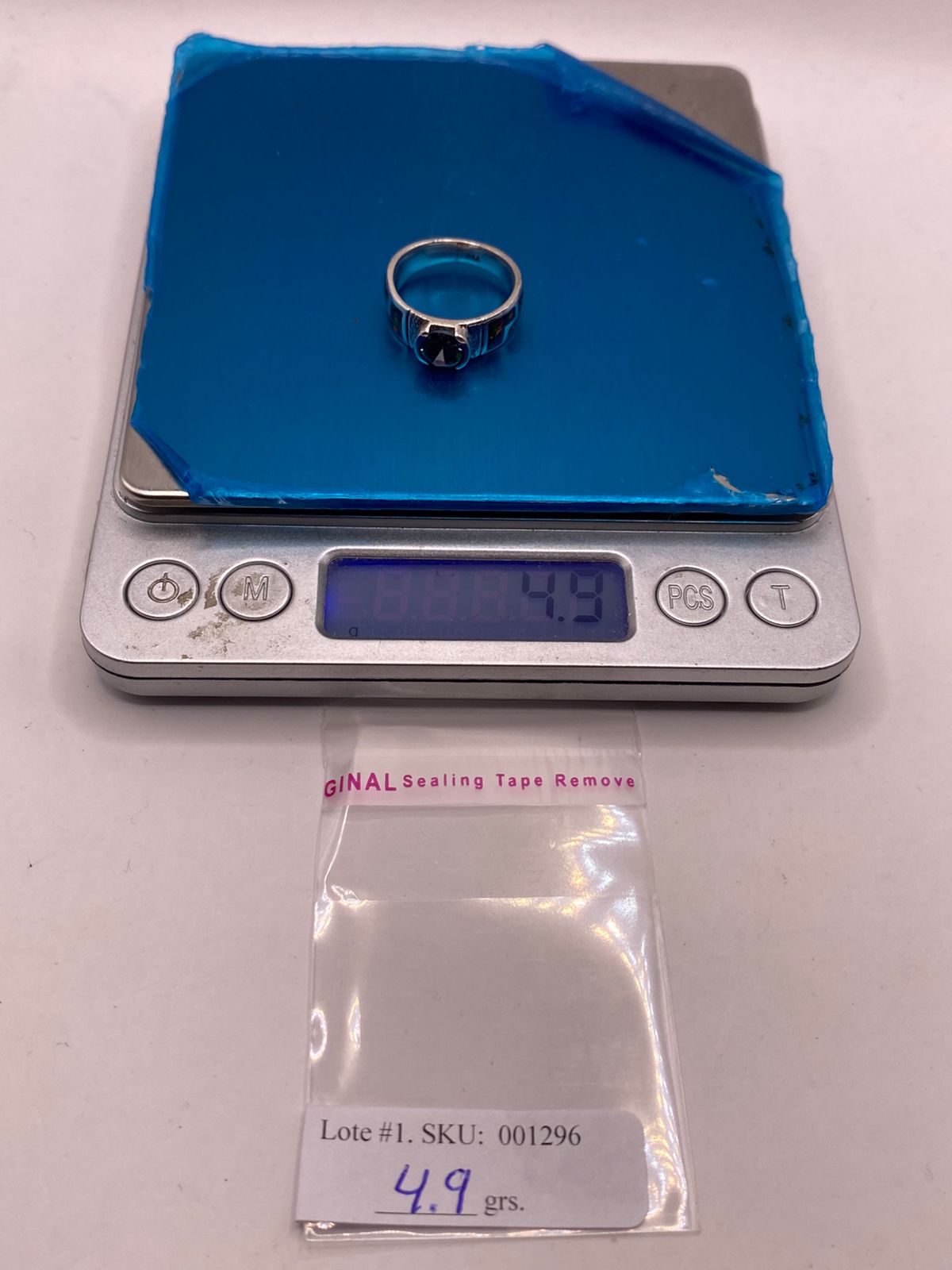 Anillo de Plata .950 con Ópalo de Fuego y Zirconia Multicolor Diseño Greca, peso en gramos (báscula)