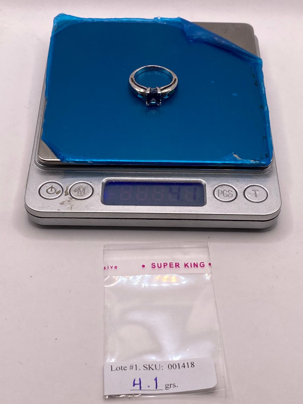 Anillo Soliratio de Plata Ley 950 con Ópalo de Fuego y Zirconia, peso en gramos (báscula)