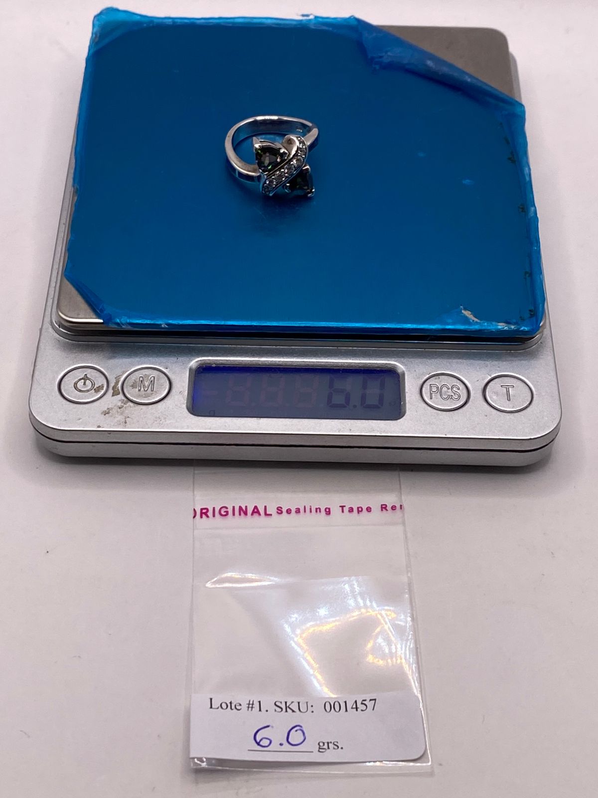 Anillo Solitario de Plata Ley 925 con Ópalo de Fuego y Zirconia, peso en gramos (báscula)