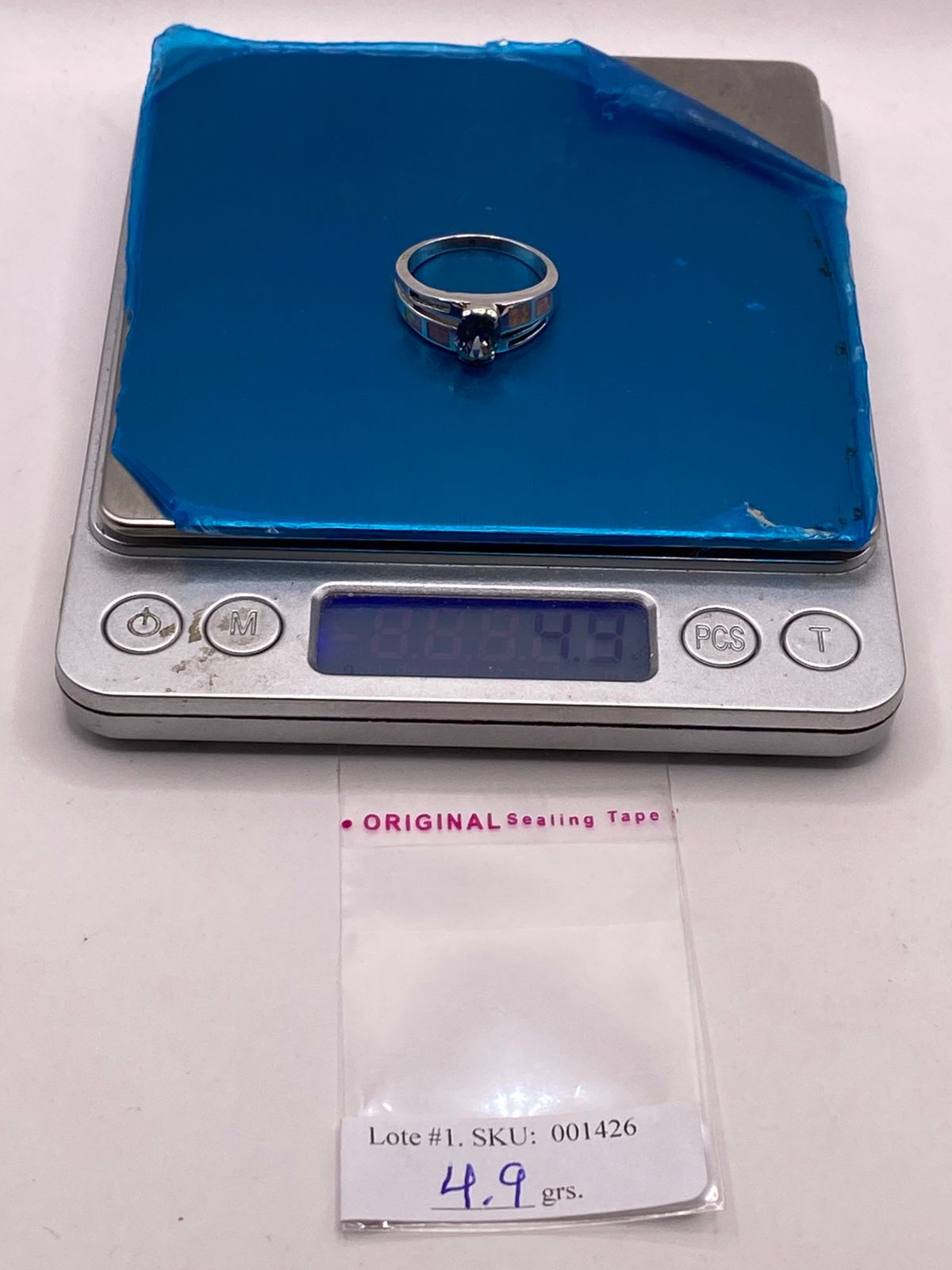 Anillo Solitario de Plata Ley 950 con Ópalo de Fuego y Zirconia Multicolor, peso en gramos (báscula)
