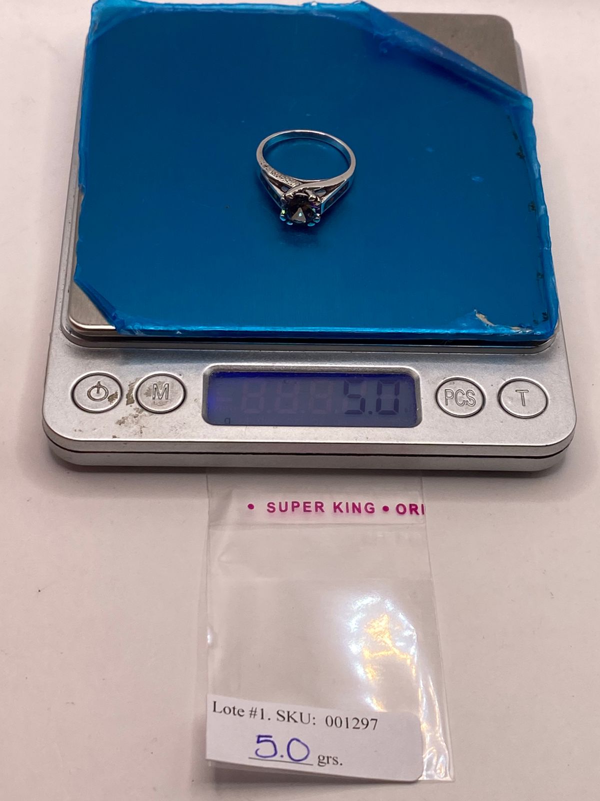 Anillo Solitario de Plata .950 con Ópalo de Fuego y Zirconia Multicolor, peso en gramos (báscula)