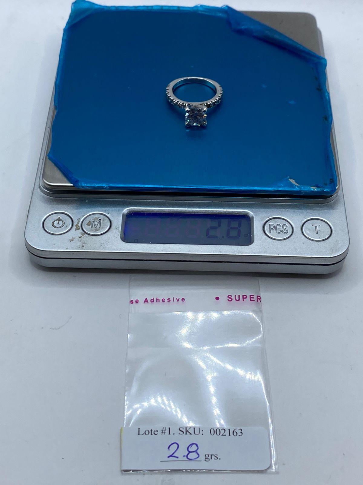 Anillo Solitario con Zirconia en Plata 925, peso en gramos (báscula)