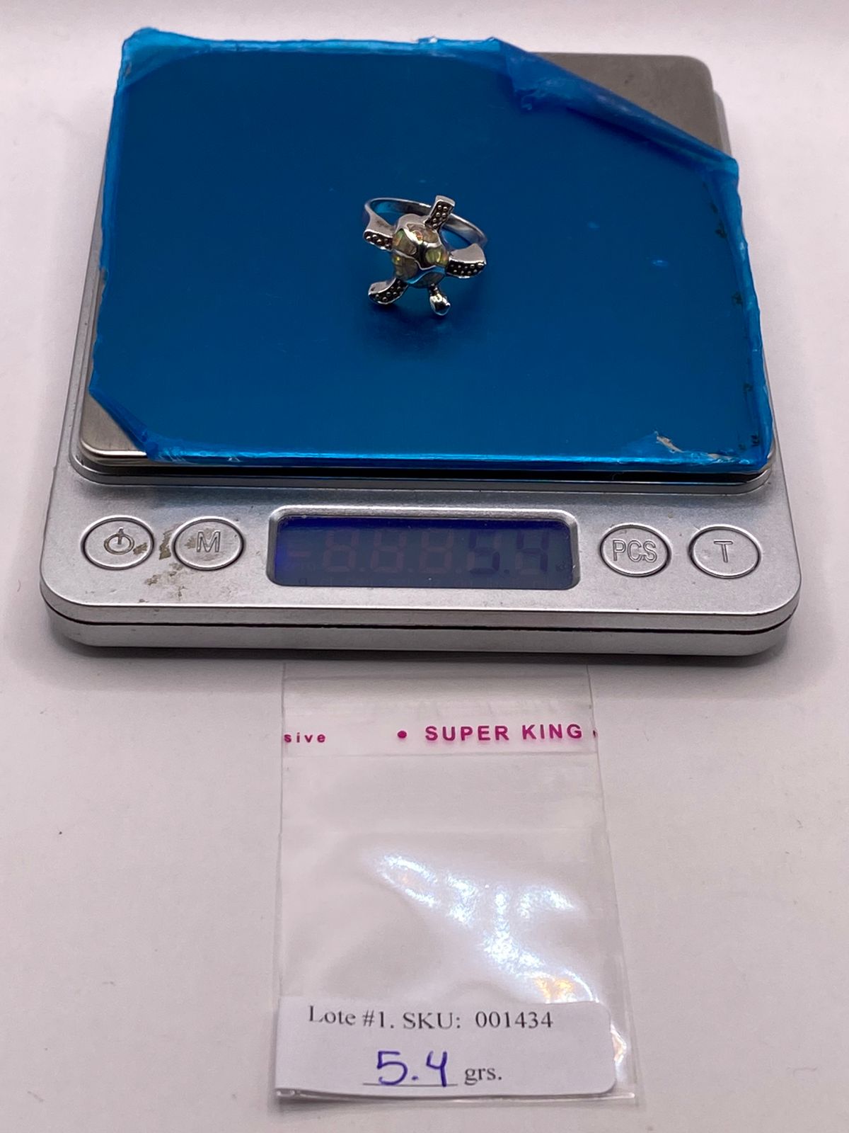 Anillo Tortuga Marina de Plata Ley 950 con Ópalo de Fuego Tornasol, peso en gramos (báscula)