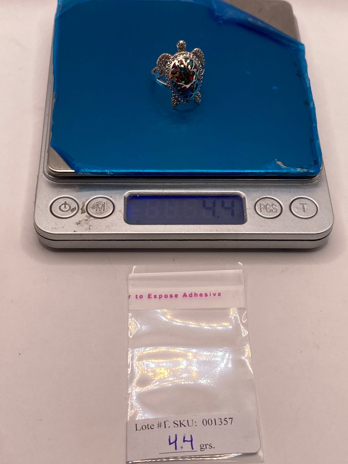 Anillo Tortuga de Plata Ley 950 con de Fuego Ópalo Multicolor, peso en gramos (báscula)
