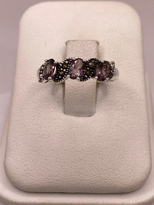 Anillo Vintage con Marquesitas y Zirconias Moradas en Plata Ley 925, vista frontal
