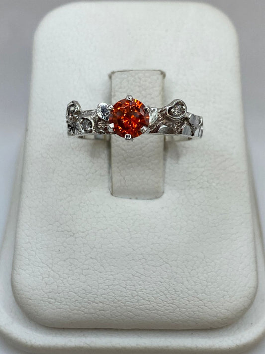 Anillo Vintage con Zirconia Naranja en Plata 925, vista frontal