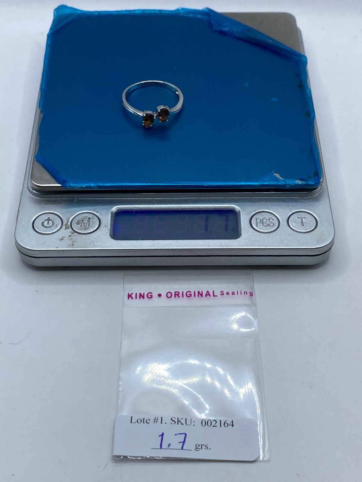 Anillo con Zirconias Color Ámbar en Plata 925, peso en gramos (báscula)