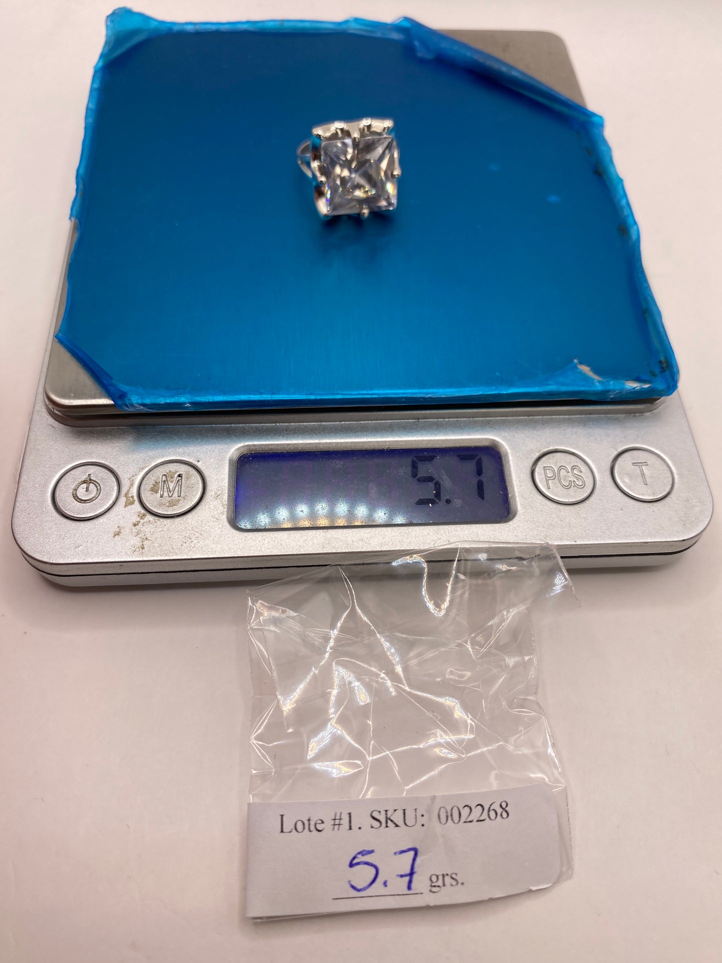 Anillo de Plata Solitario con Circonia Blanca — Brillo Diamante