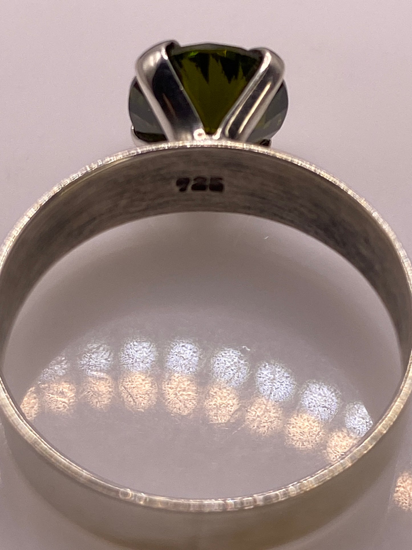 Anillo de Plata Solitario con Circonia Verde Oliváceo — foto 5
