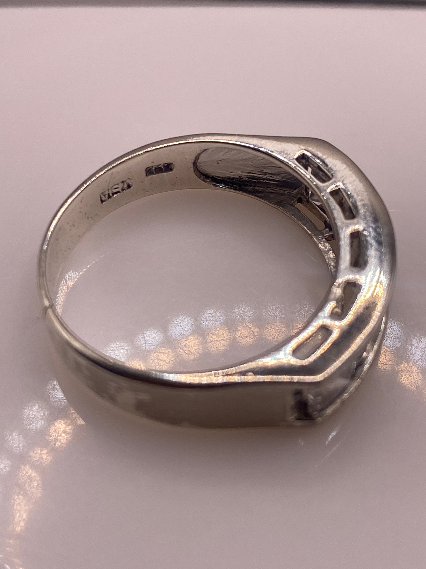Anillo de Plata Solitario con Circonia Blanca — Diseño Moderno Minimalista — foto 5