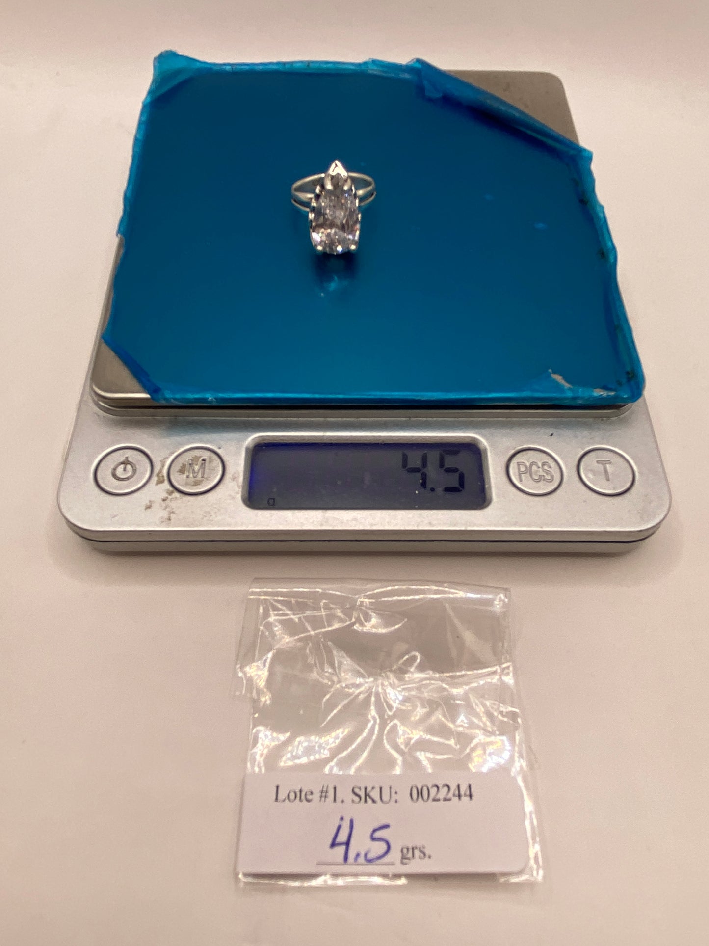 Anillo Solitario de Plata con Circonia Pera — Brillo Glacial