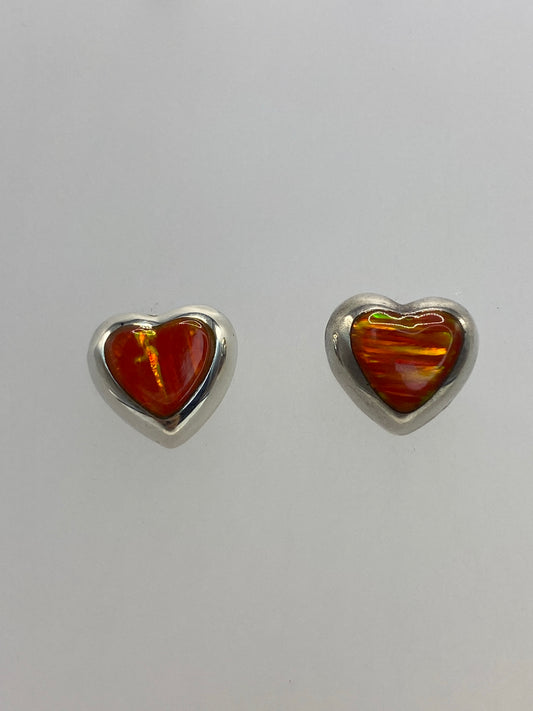 Detalle de engaste a mano del ópalo de Fuego en plata 925