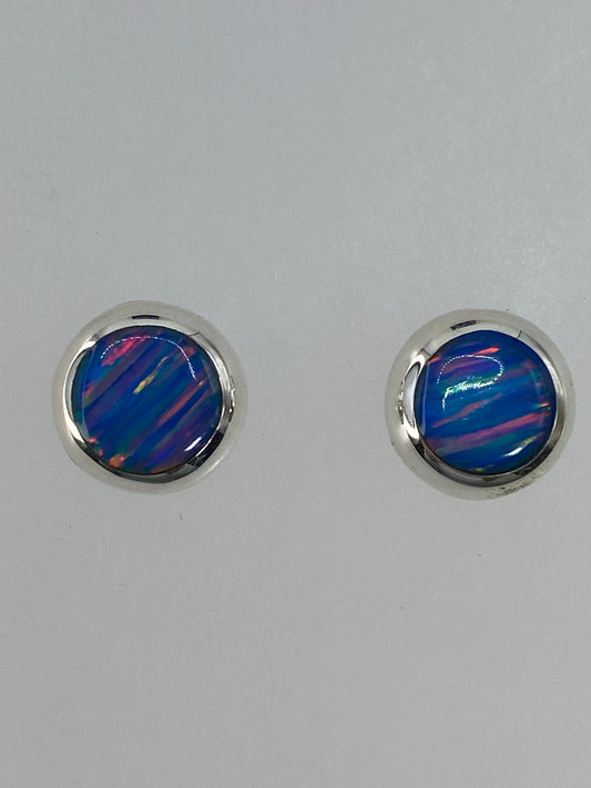 Detalle de los ópalos de fuego mostrando reflejos azules, verdes y amarillos