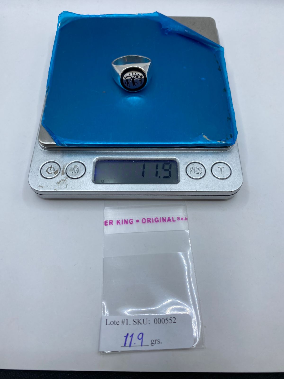 Anillo Árbol de la Vida en Plata .925 con Figuras Humanas, peso en gramos (báscula)