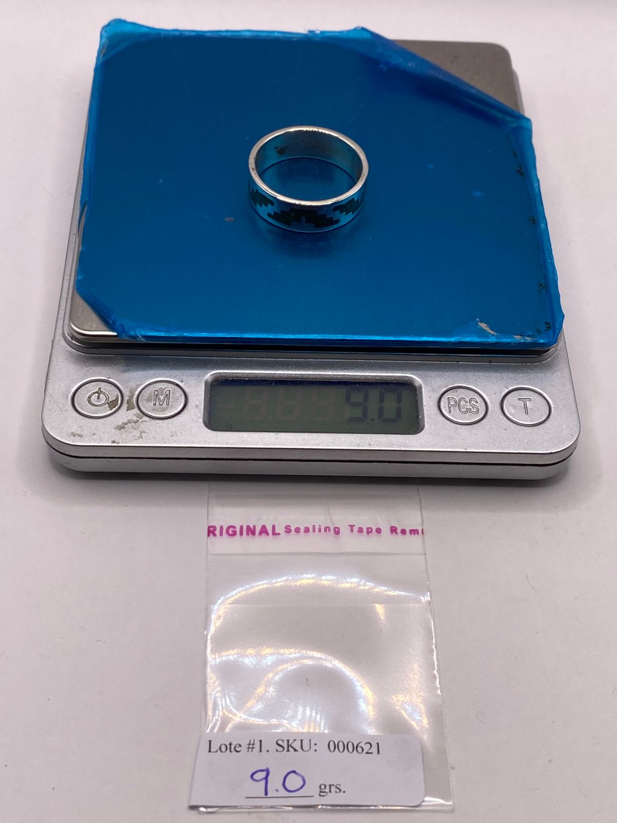 Anillo Artesanal de Malaquita con Greca Escalonada en Plata, peso en gramos (báscula)