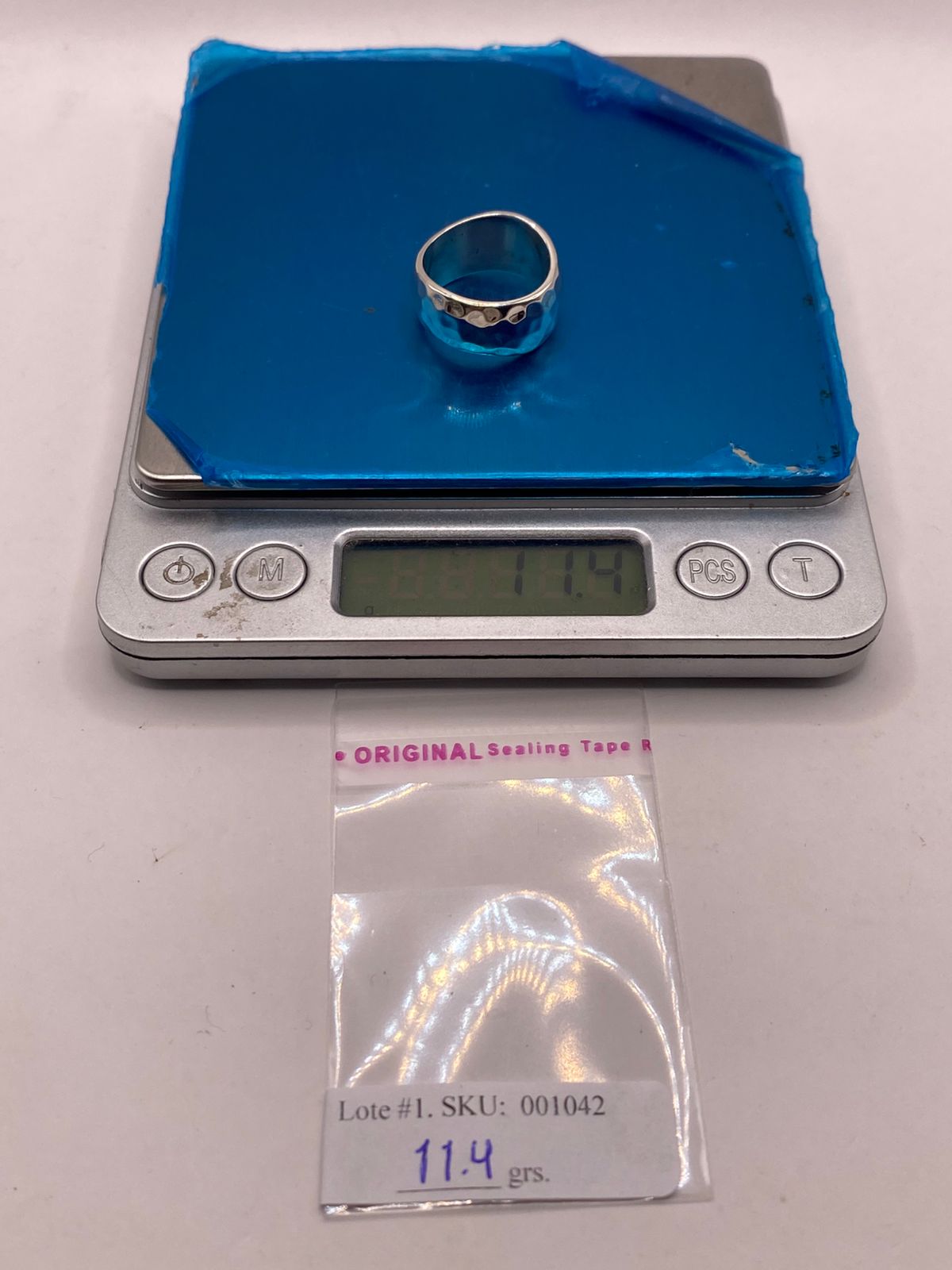 Anillo Banda Ancha Martillado en Plata .925, peso en gramos (báscula)