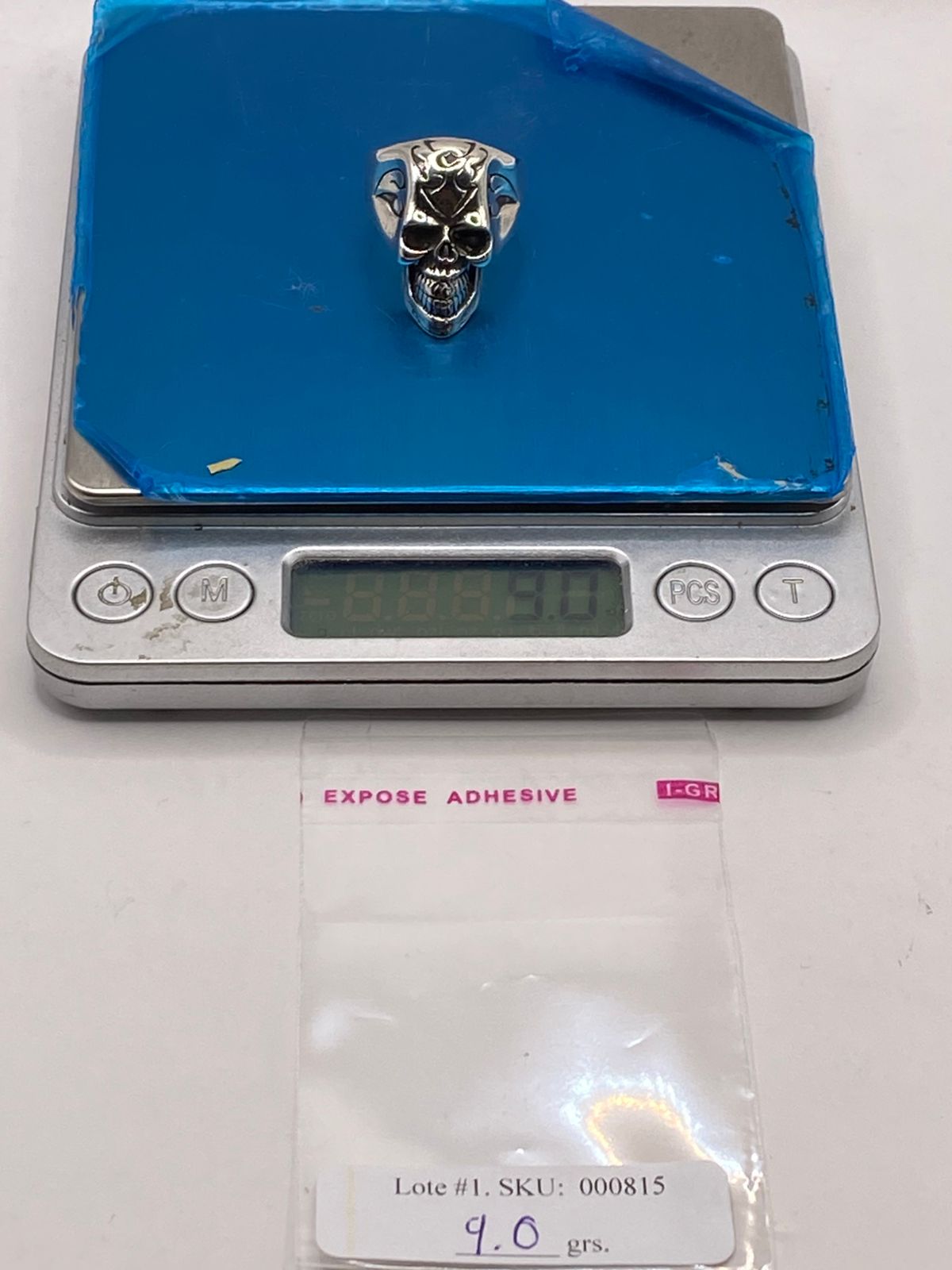 Anillo de Calavera con Detalles Flameantes en Plata .925, peso en gramos (báscula)