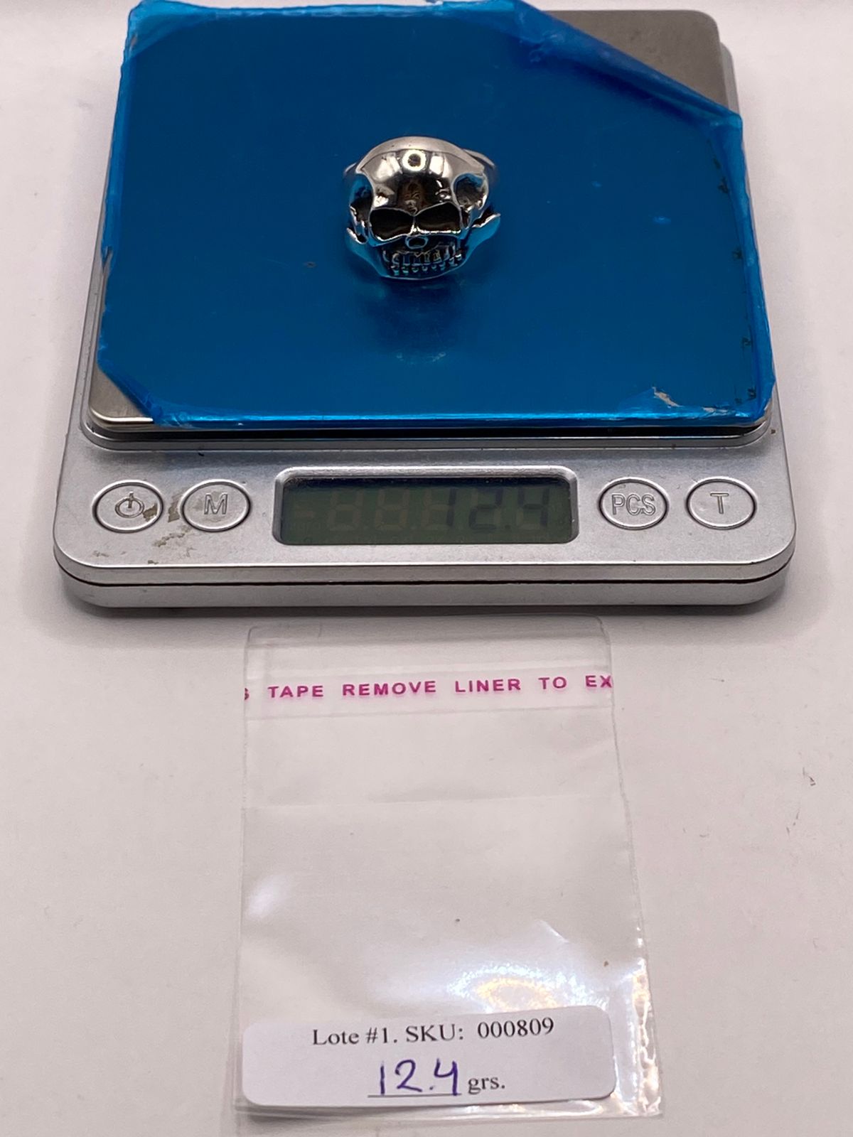 Anillo de Calavera en Plata .925, peso en gramos (báscula)