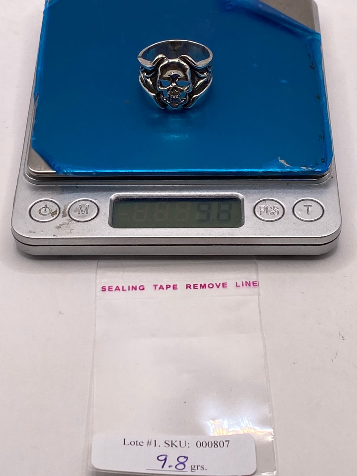 Anillo de Calavera en Plata .925 con Detalles Decorativos, peso en gramos (báscula)