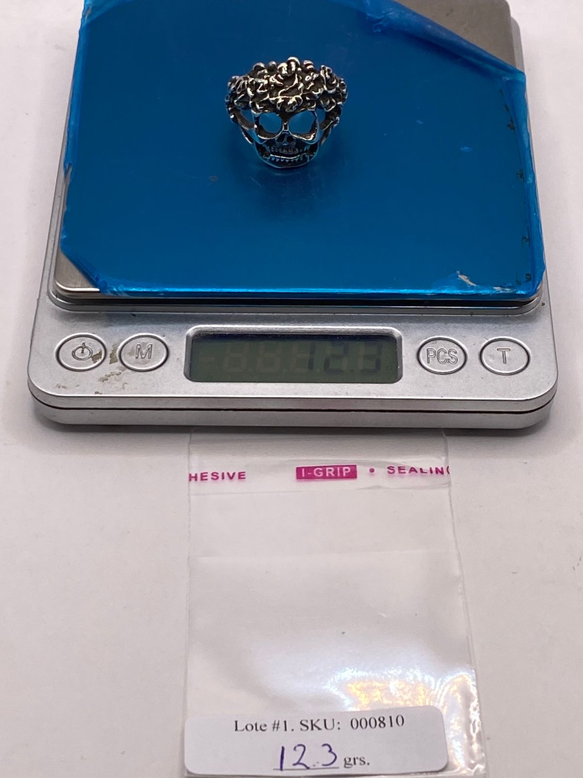 Anillo de Calavera con Textura Orgánica en Plata .925, peso en gramos (báscula)