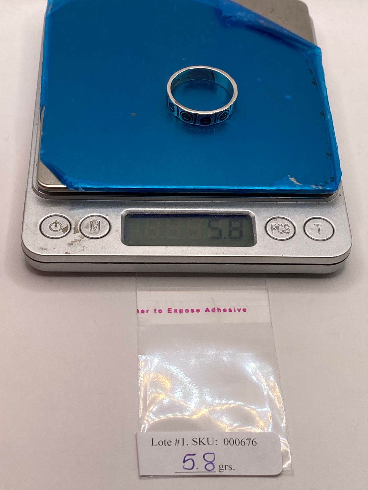 Anillo Caritas Divertidas de Plata .925 con Incrustaciones, peso en gramos (bΓ‘scula)
