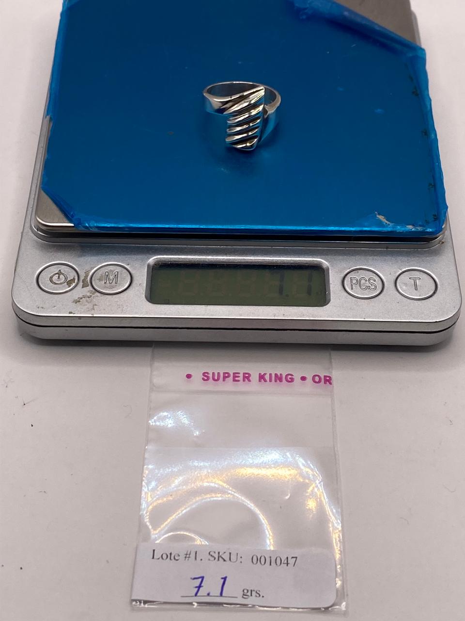 Anillo Contemporáneo Diagonal Texturizado en Plata .925, peso en gramos (báscula)