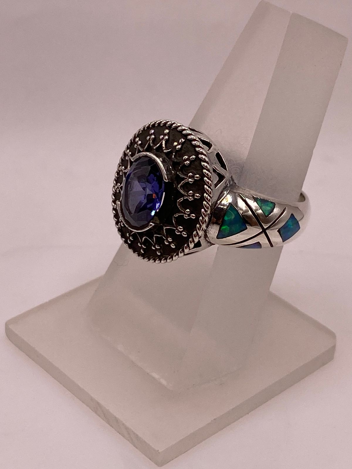 Anillo Contemporáneo con Marquesita, Ópalo de Fuego y Zirconia en Plata .950, peso en gramos (báscula)