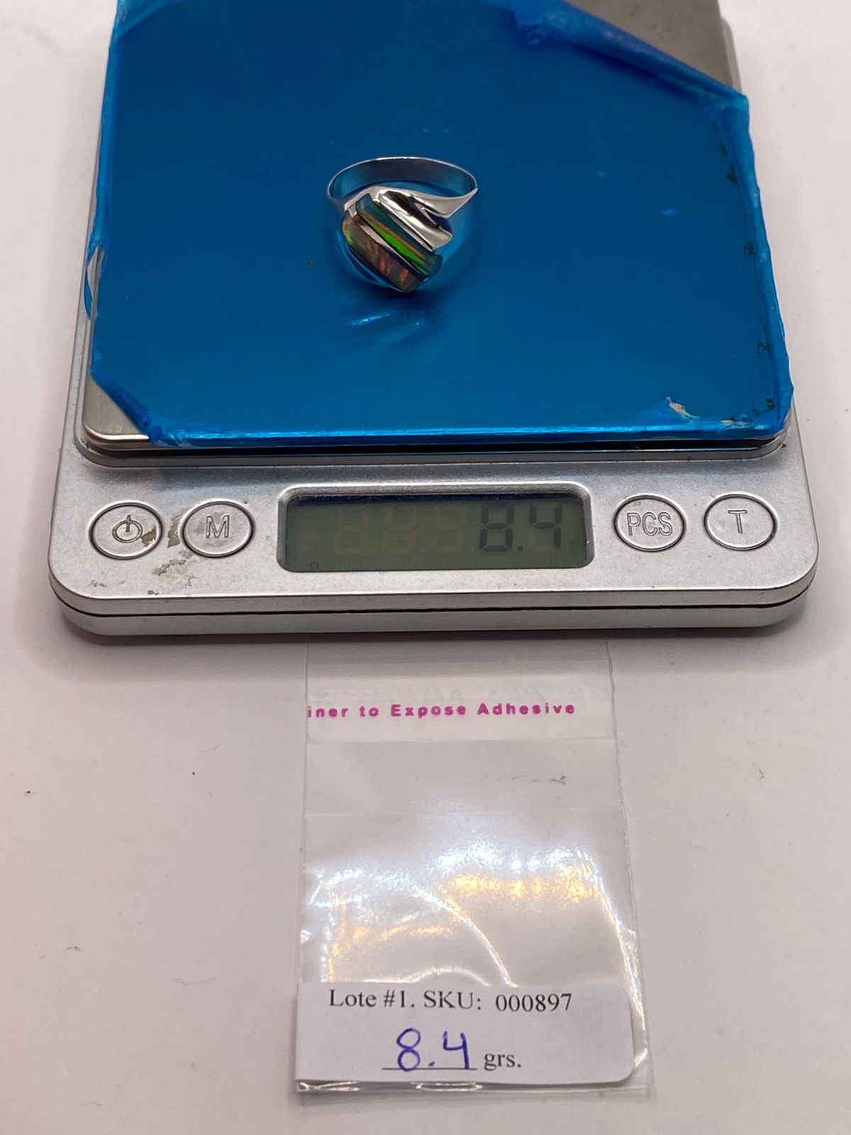 Anillo Contemporáneo en Plata Ley 950 con Ópalo de Fuego Multicolor, peso en gramos (báscula)