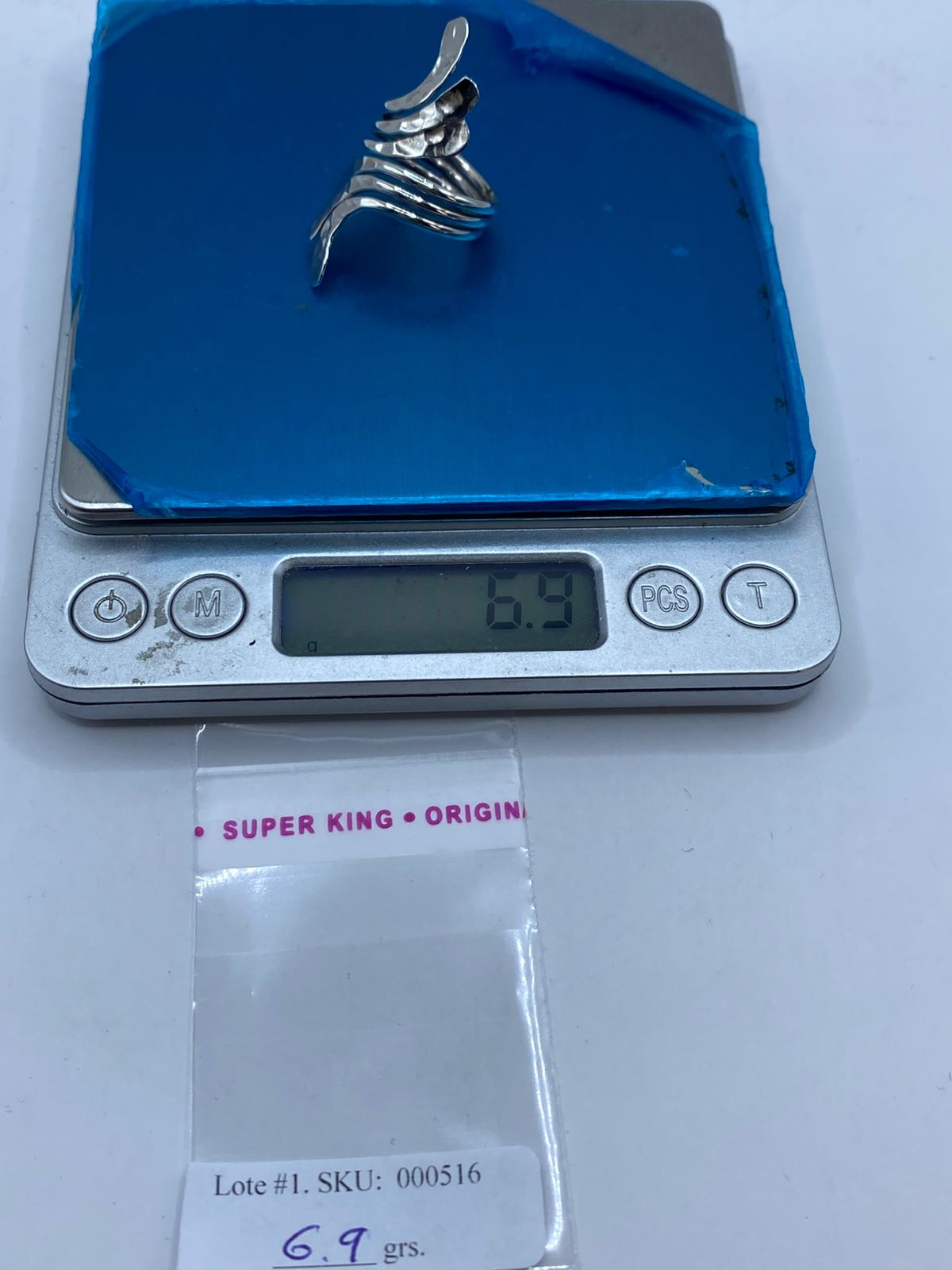 Anillo Escultural Orgánico Texturizado en Plata .925, peso en gramos (báscula)