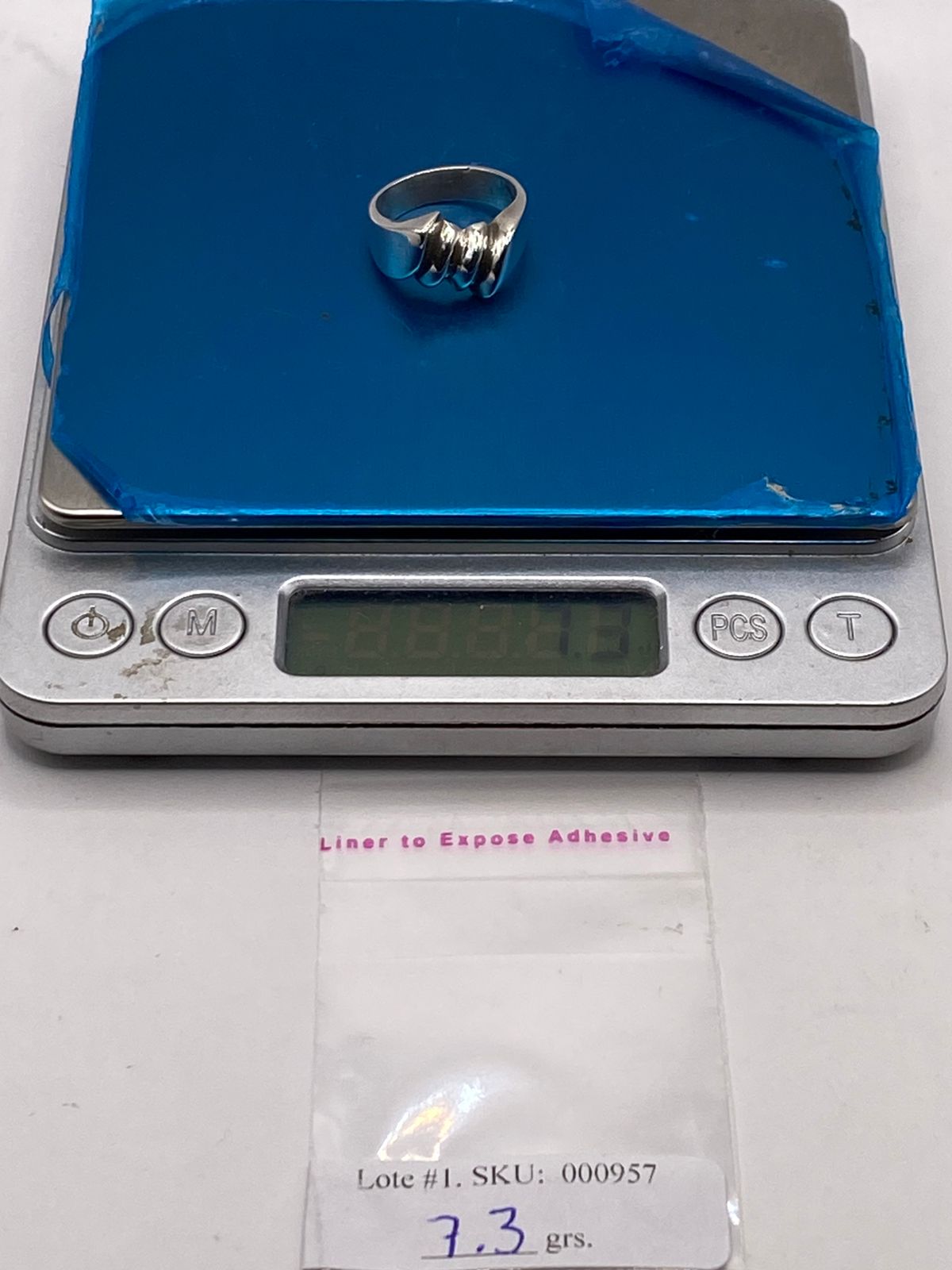 Anillo Escultural de Plata Ley .925 con Diseño Ondulado, peso en gramos (báscula)