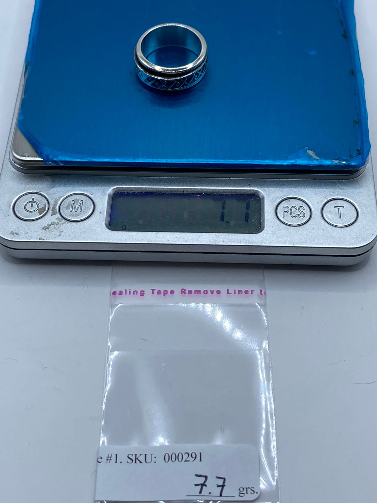 Anillo Giratorio de Plata .925 con Símbolos Geométricos, peso en gramos (báscula)