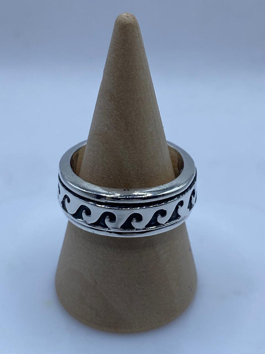 Anillo Giratorio de Plata 925 con Diseño de Olas, vista frontal