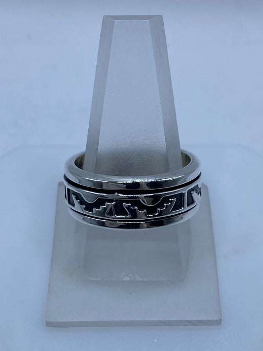 Anillo Giratorio de Plata 925 con Diseño Tribal Calado, vista frontal