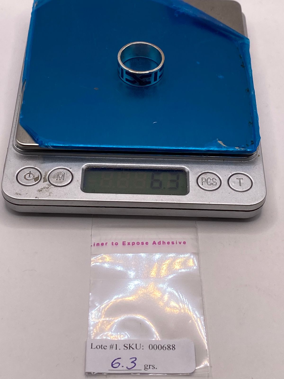 Anillo Greca Geométrica con Piedra Incrustada Azul de Plata .925, peso en gramos (báscula)