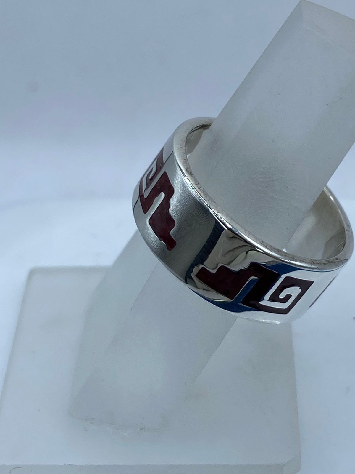 Anillo Greca Ancestral en Plata .925 con Coral Rojo, peso en gramos (báscula)