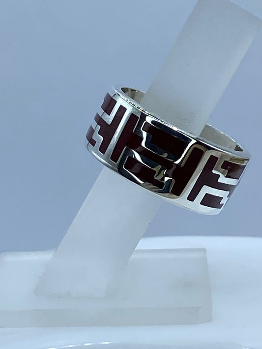 Anillo Greca Escalonada en Plata .925 con Coral Rojo, vista frontal