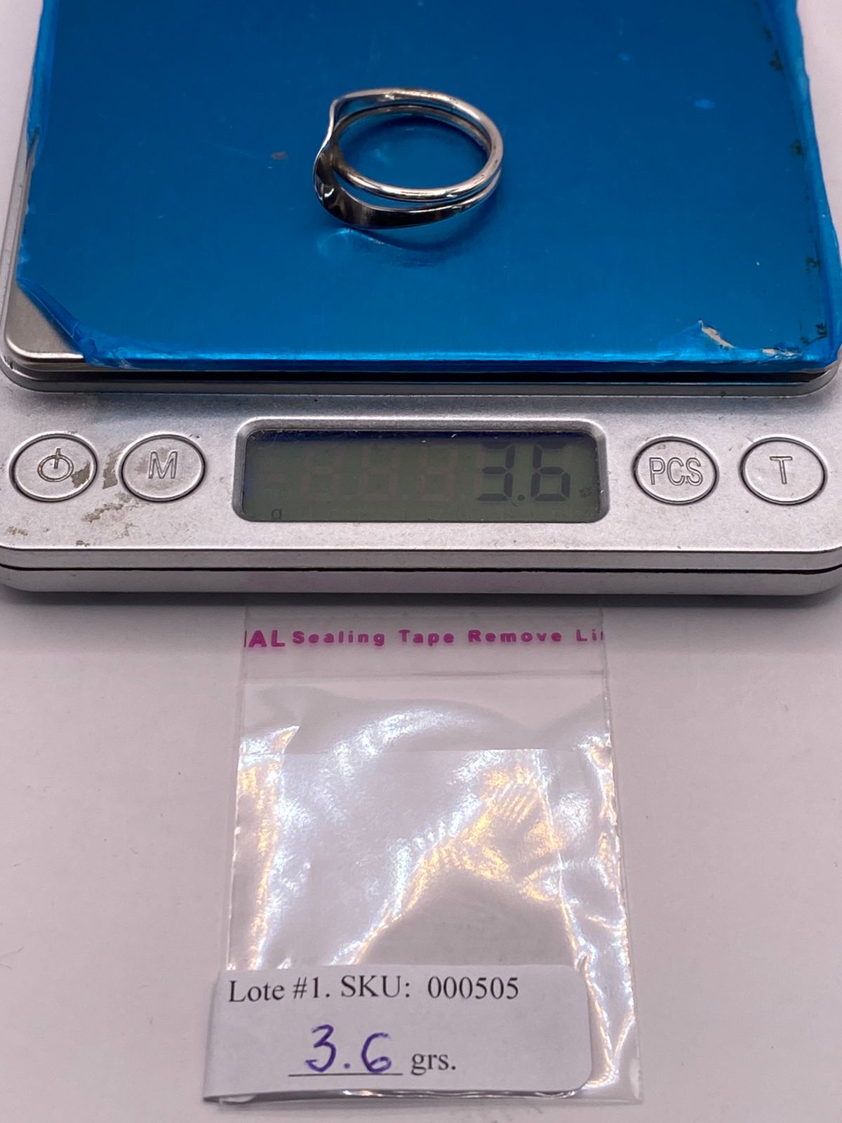 Anillo Infinito Moderno en Plata .925, peso en gramos (báscula)