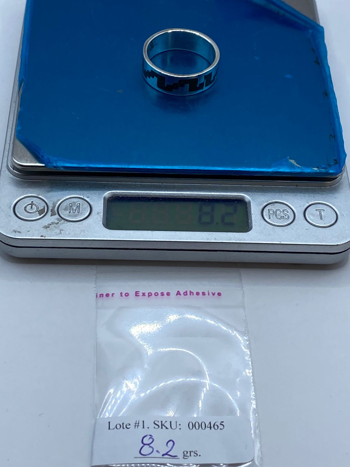 Anillo de Malaquita con Greca Arquitectónica Calada en Plata .925, peso en gramos (báscula)