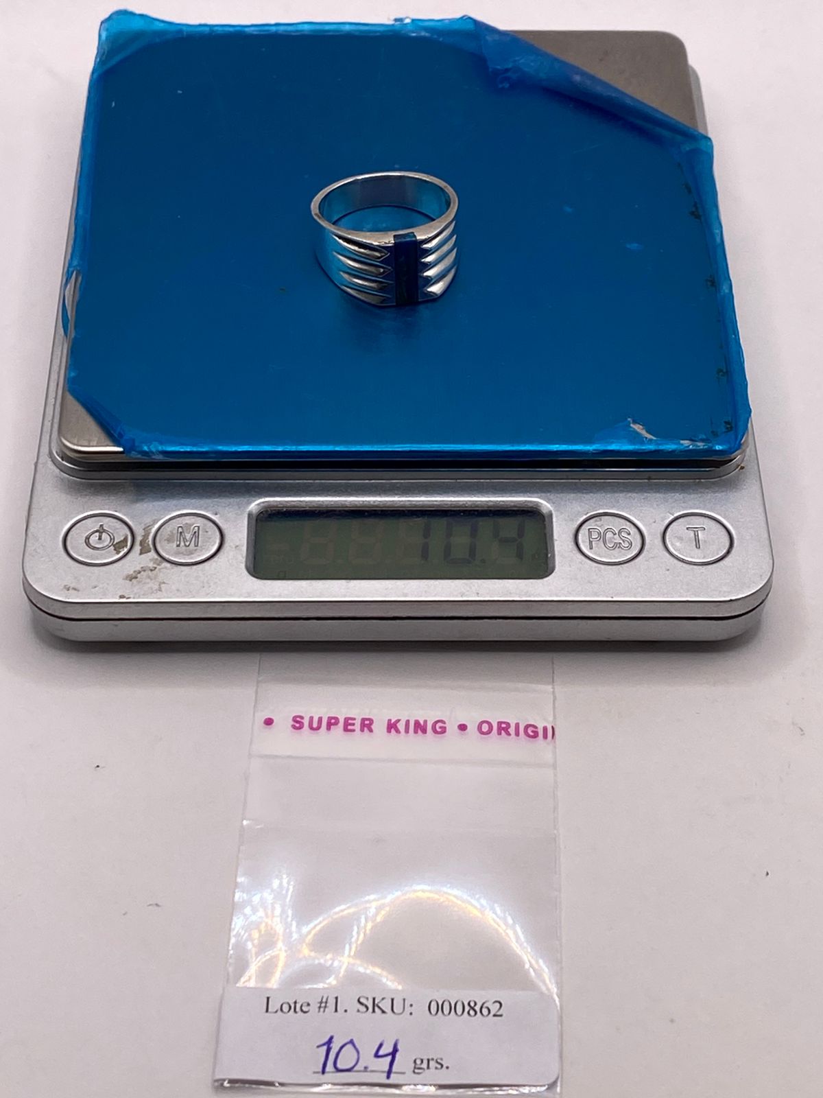 Anillo Moderno con Ópalo de Fuego Azul‑verde en Plata Ley 925, peso en gramos (báscula)