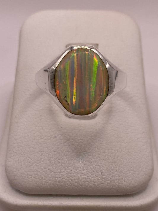Anillo Octagonal con Ópalo de Fuego en Plata .950, vista frontal